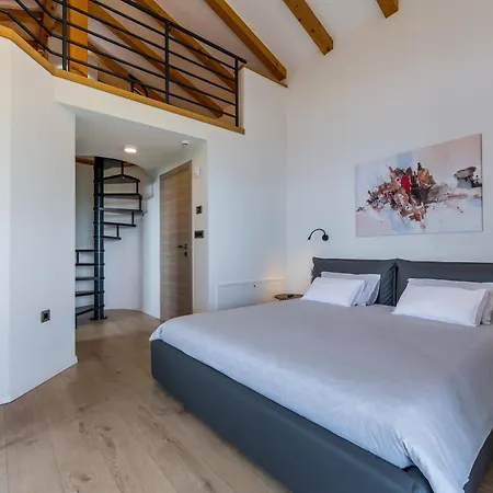 Marone * Οπατία